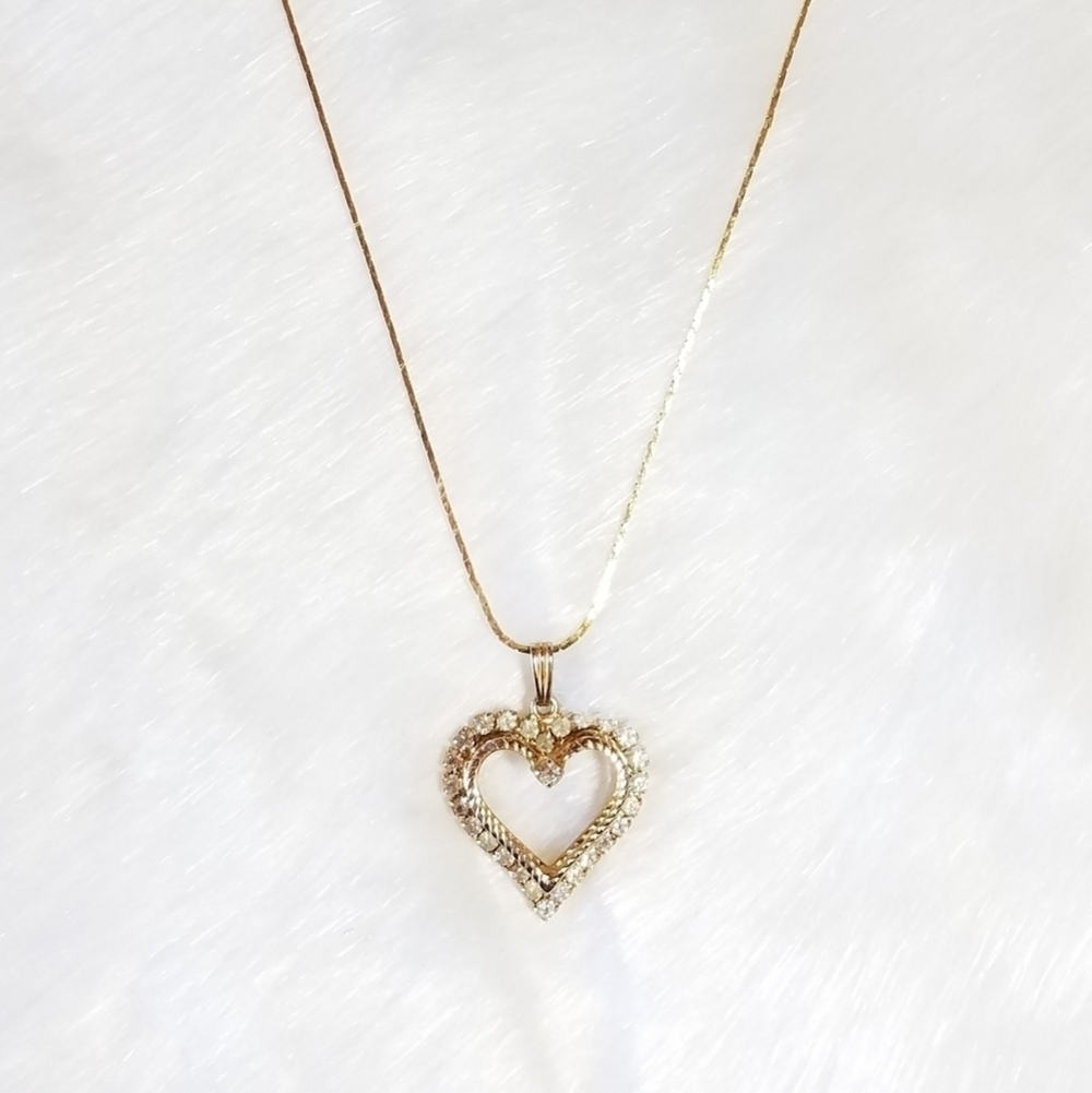 CRYSTAL Floating Heart Pendant Necklace - Picture 5 of 8